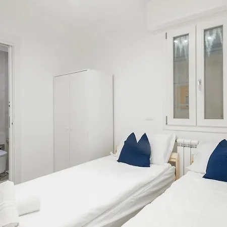 Easystayrome 10 Pax 3 Baths 1 Min From Metro
