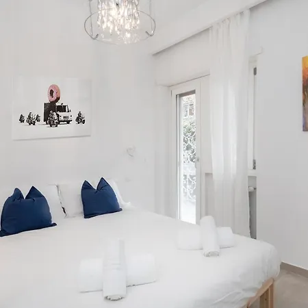 Easystayrome 10 Pax 3 Baths 1 Min From Metro Apartment