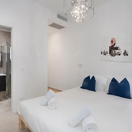 Easystayrome 10 Pax 3 Baths 1 Min From Metro Appartement