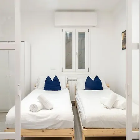 Easystayrome 10 Pax 3 Baths 1 Min From Metro Rome